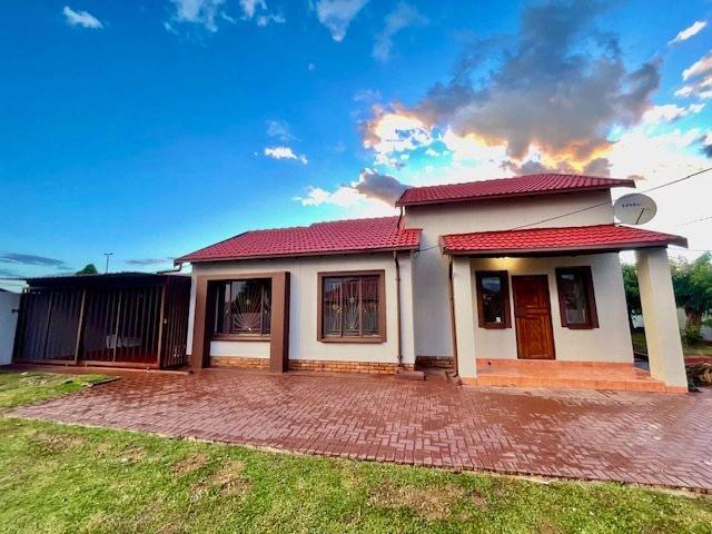 House for rent in Waterkloof, Gauteng