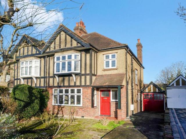 House for sale in Harrow On The Hill, Greater London