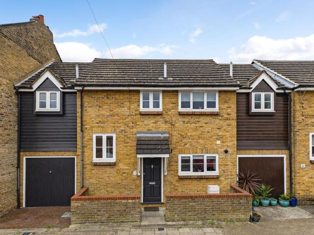 House for sale in London Borough of Hounslow, Strand