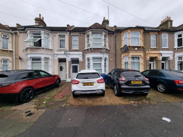House for sale in Seven Kings, Greater London