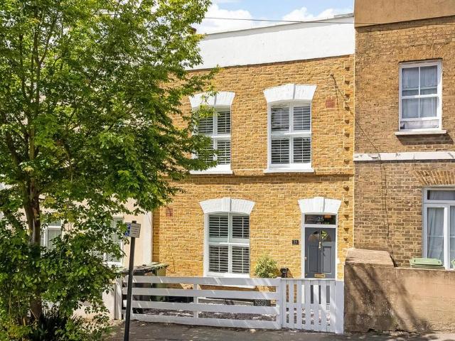 House for sale in Tulse Hill, Greater London