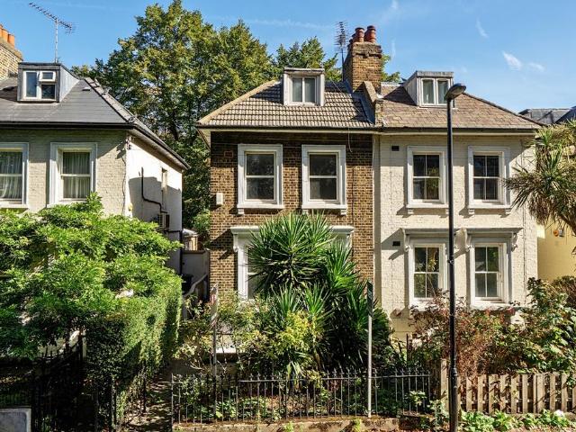 House for sale in London Borough of Lewisham, Ladywell