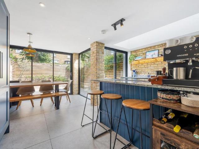 House for sale in Blenheim Gardens Estate, Greater London