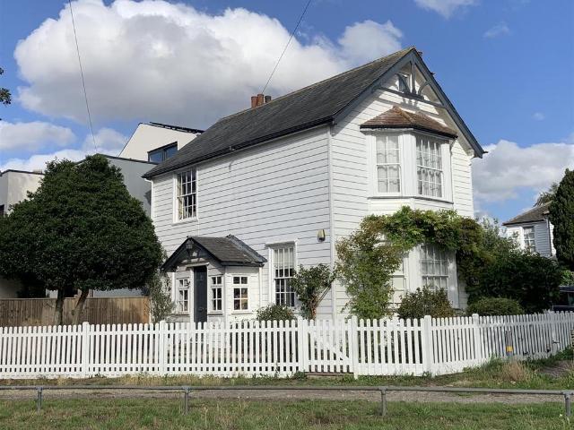 House for sale in The Butts, Kent