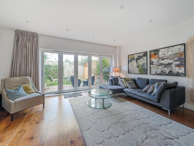 House for sale in London Borough of Hounslow, Strand