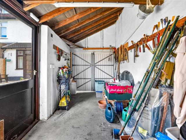House for sale in Gants Hill, Greater London