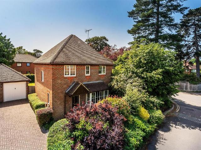 House for sale in Pachesham Park, Surrey