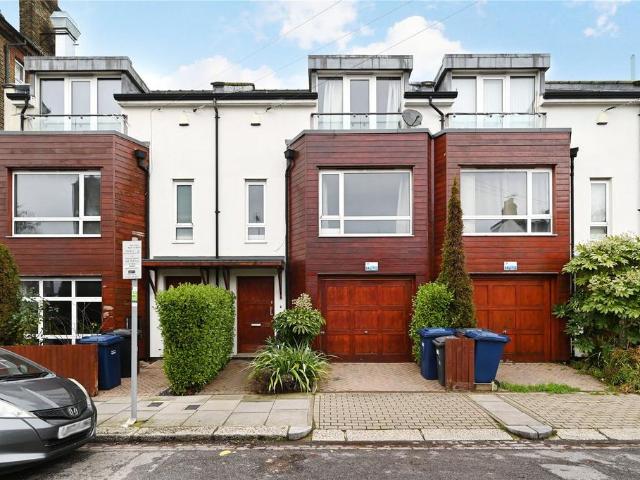 House for sale in Colney Hatch, Greater London