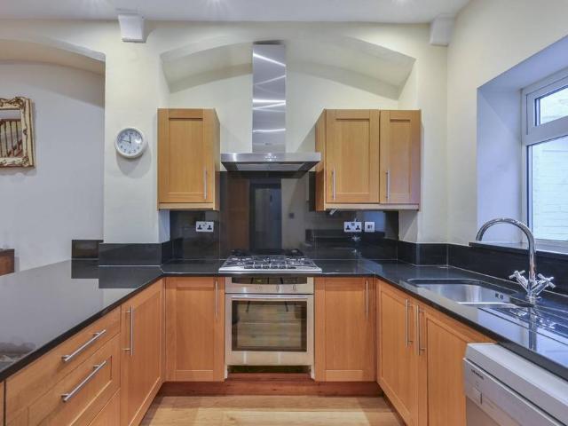 House for sale in West Kensington, Greater London