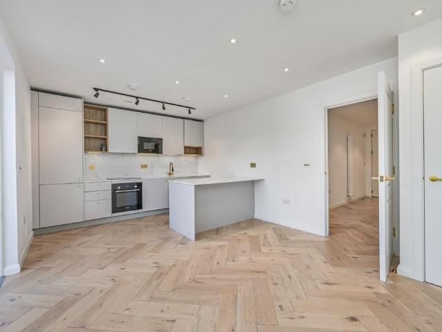 House for sale in Earlsfield, Greater London