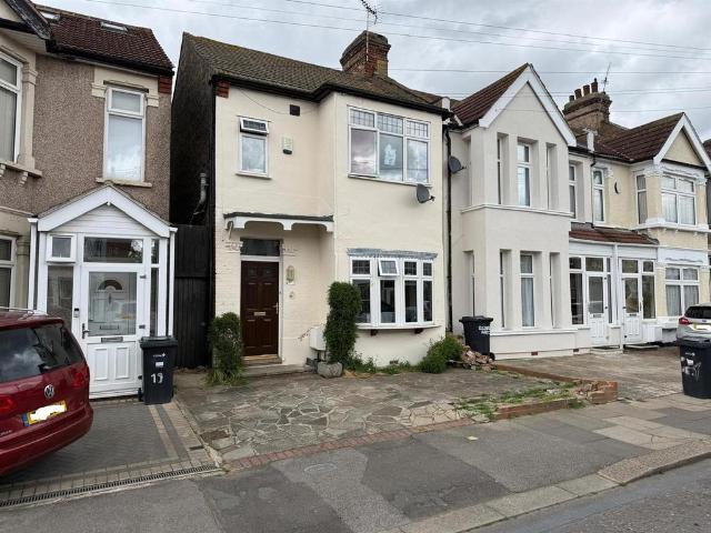 House for sale in Seven Kings, Greater London
