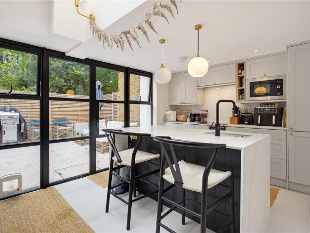 House for sale in Summerstown, Greater London