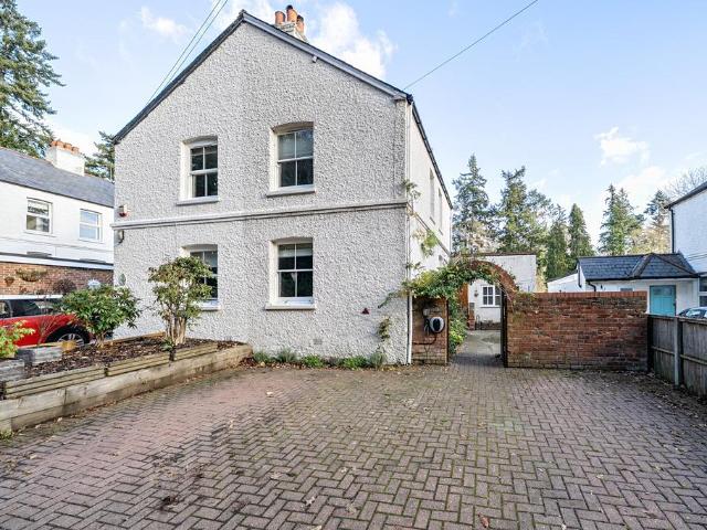 House for sale in Fole, Surrey
