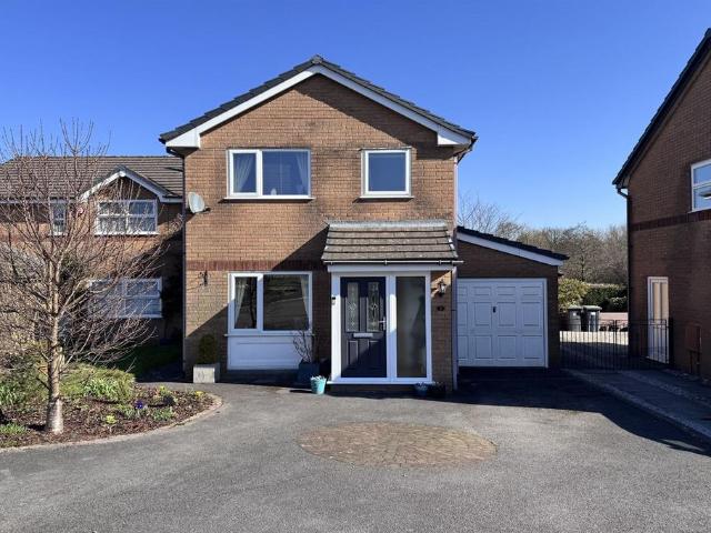 House for sale in Charlesworth, East Midlands