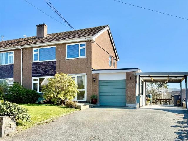 House for sale in Trofarth, Wales