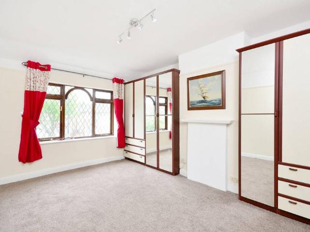 House for sale in London Borough of Ealing, Perivale