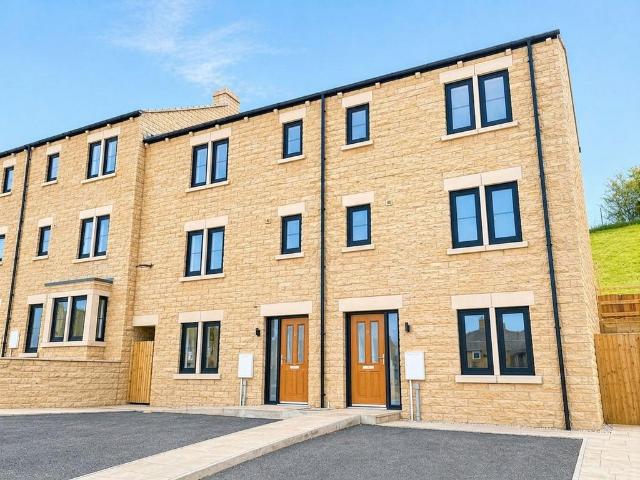 House for sale in Charlesworth, East Midlands
