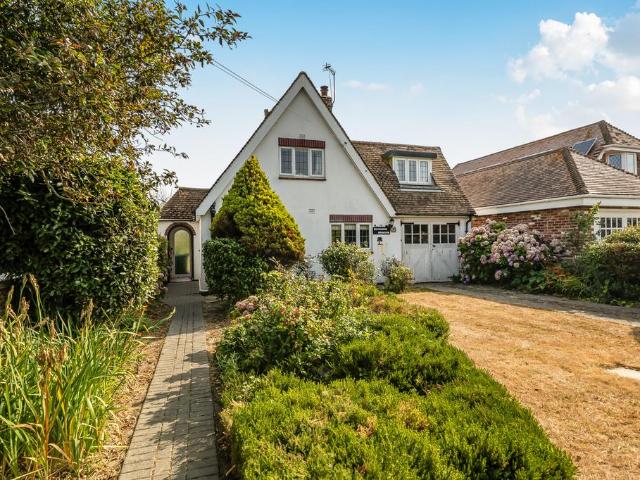 House for sale in Littlecote, West Sussex
