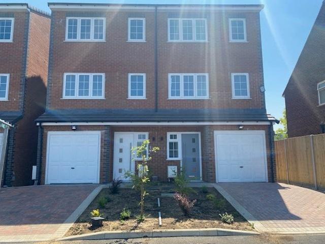 House for sale in Spring Park, Luton