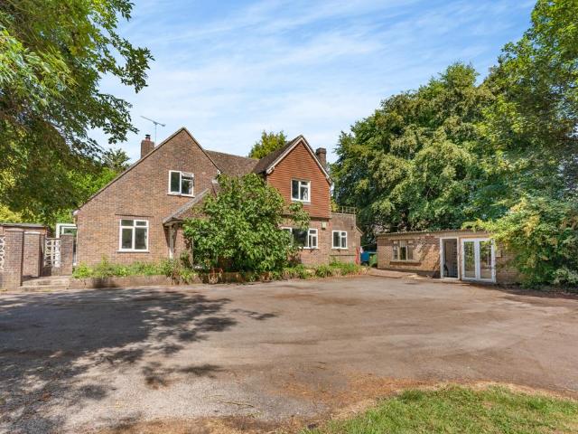 House for sale in Barnham and Eastergate, Clapham