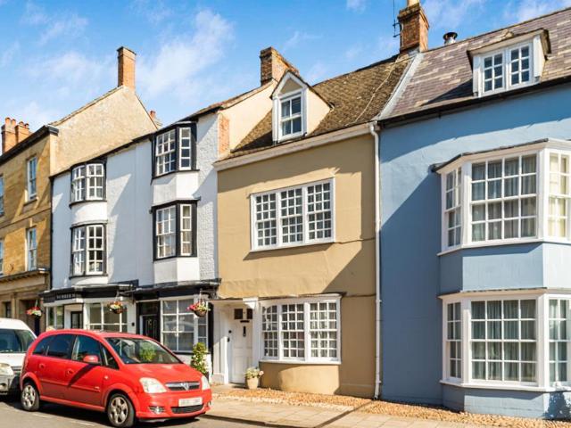 House for sale in Black Bourton, Oxfordshire