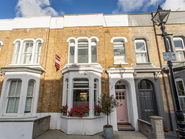 House for sale in Mile End, Greater London