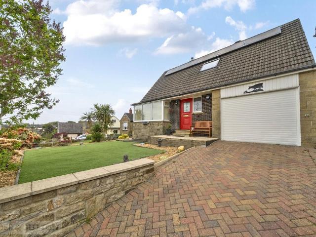 House for sale in Lindley, West Yorkshire