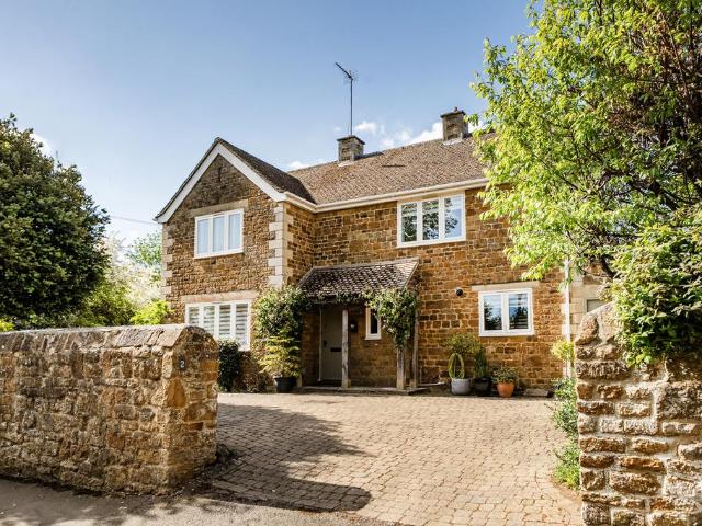 House for sale in Evershot, Oxfordshire