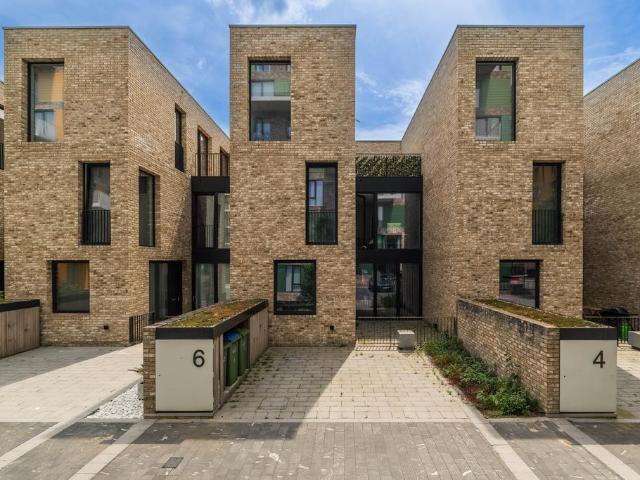 House for sale in East Greenwich, Greater London