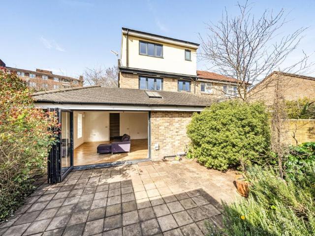 House for sale in Elephant and Castle, Greater London