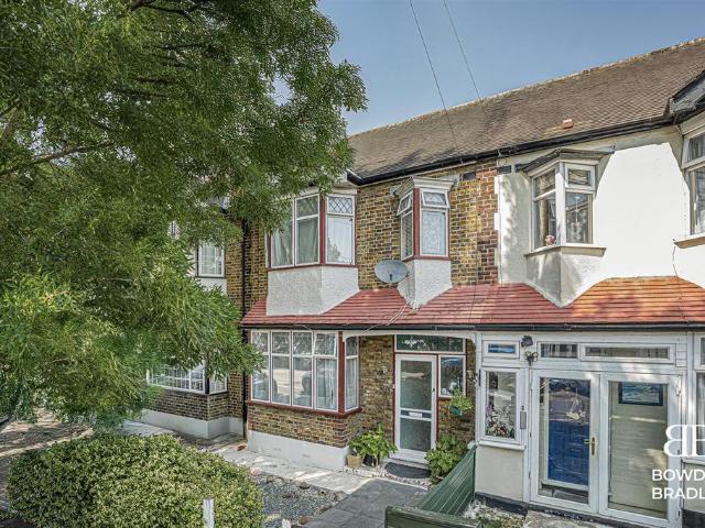 House for sale in Hale End, Greater London