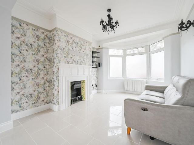 House for sale in Bowes, Greater London