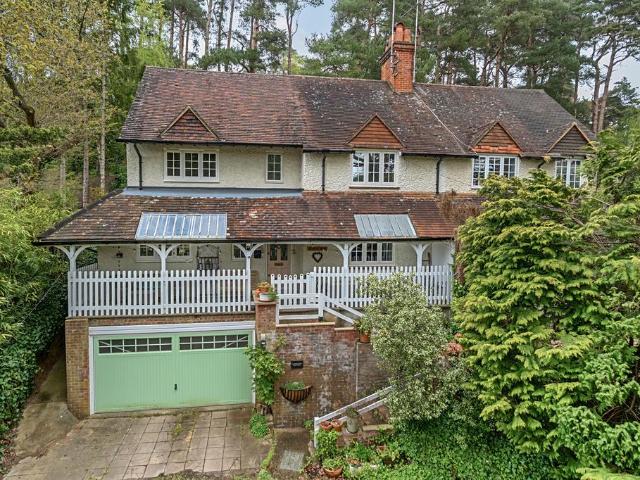 House for sale in Fole, Surrey