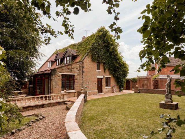 House for sale in Elmton, East Midlands