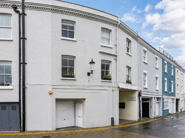 House for sale in Royal Borough of Kensington and Chelsea, Greater London