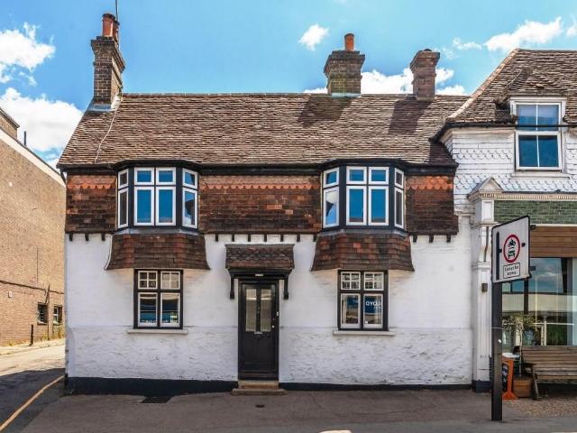 House for sale in Rose Hill, Pachesham Park