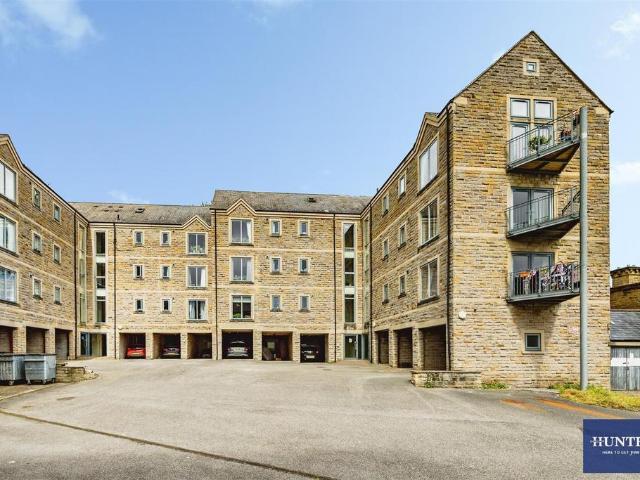 House for sale in Halifax, Calderdale