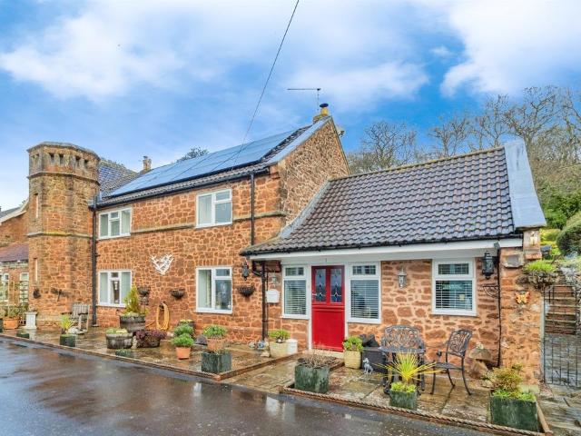 House for sale in Chapel Cleeve, Somerset
