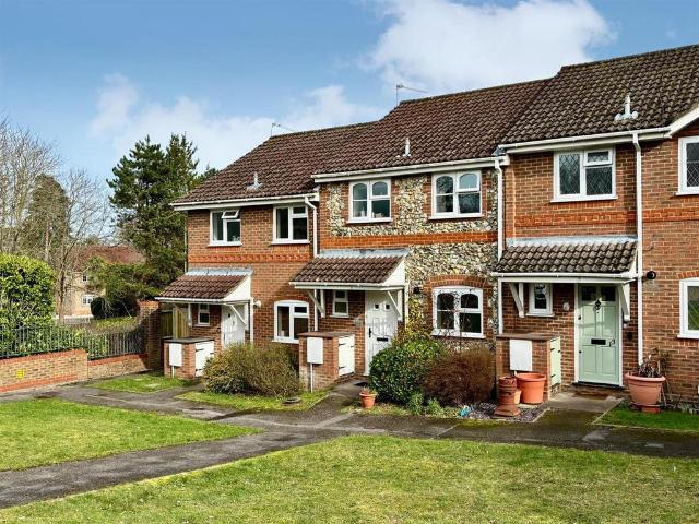 House for sale in Heol-las, Surrey
