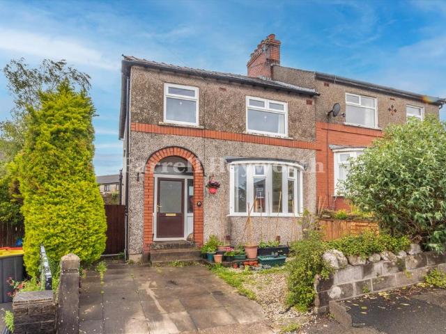 House for sale in Greaves, Bare