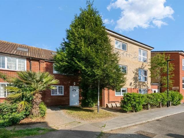 House for sale in London Borough of Hounslow, Heston