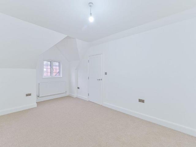 House for sale in London Borough of Croydon, Selsdon
