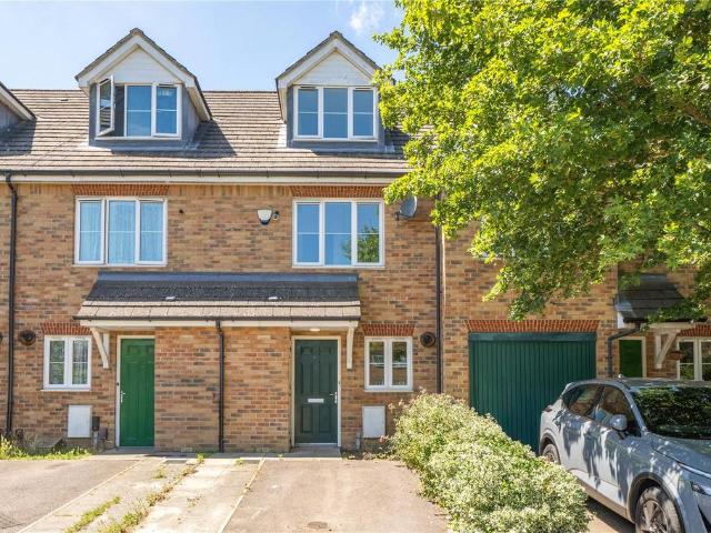House for sale in London Borough of Ealing, Perivale