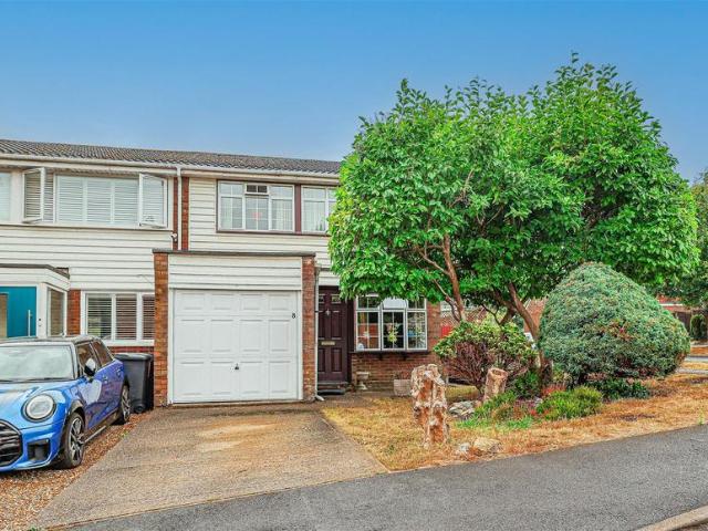 House for sale in Woodhall Farm, Pouchen End