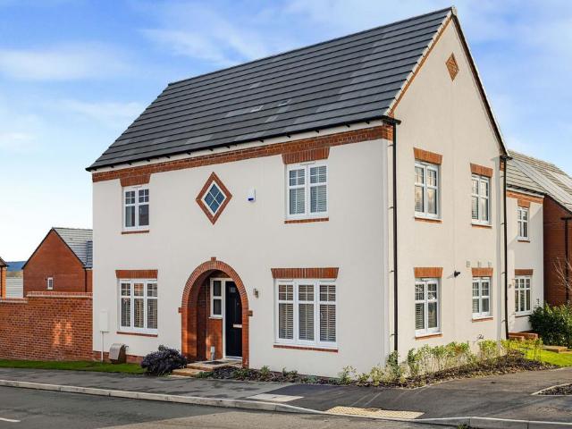 House for sale in Coombe Hill, Pamington