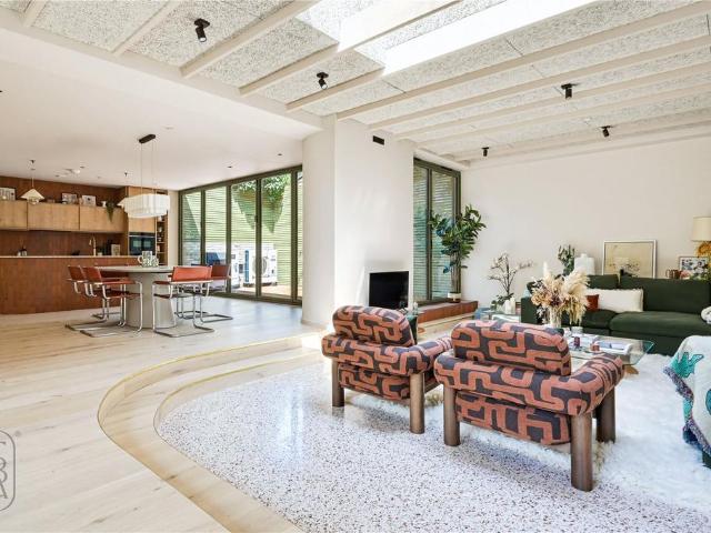 House for sale in Shacklewell, Greater London