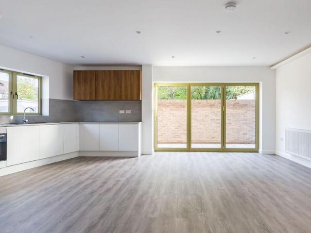 House for sale in Bowes, Greater London
