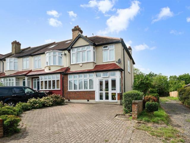 House for sale in Worcester Park, Greater London