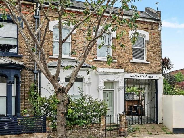 House for sale in Stoke Newington, Greater London