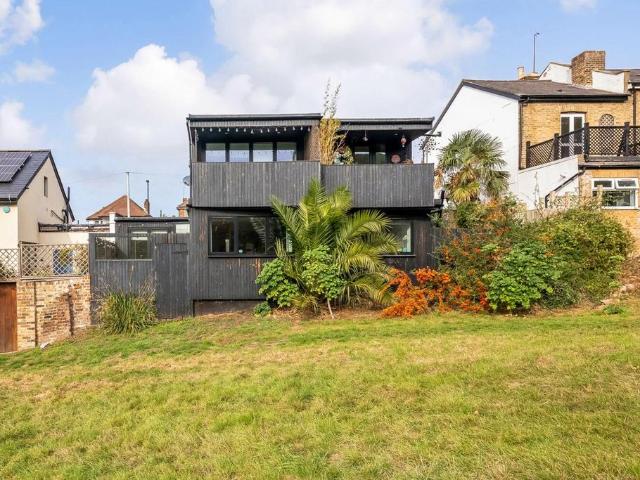 House for sale in London Borough of Croydon, Upper Norwood